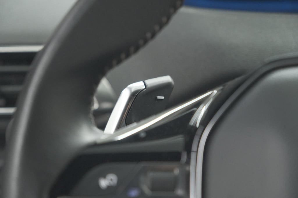 Peugeot 5008 puretech 130 eat8 active pack | 7 zitplaatsen | camera | apple