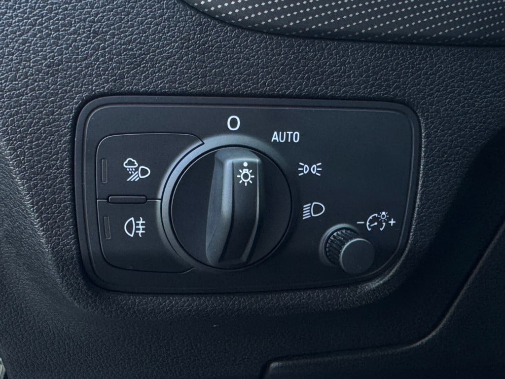 Audi Q2 30 tfsi sport * virtual cockpit * stoelverwarming * trekhaak