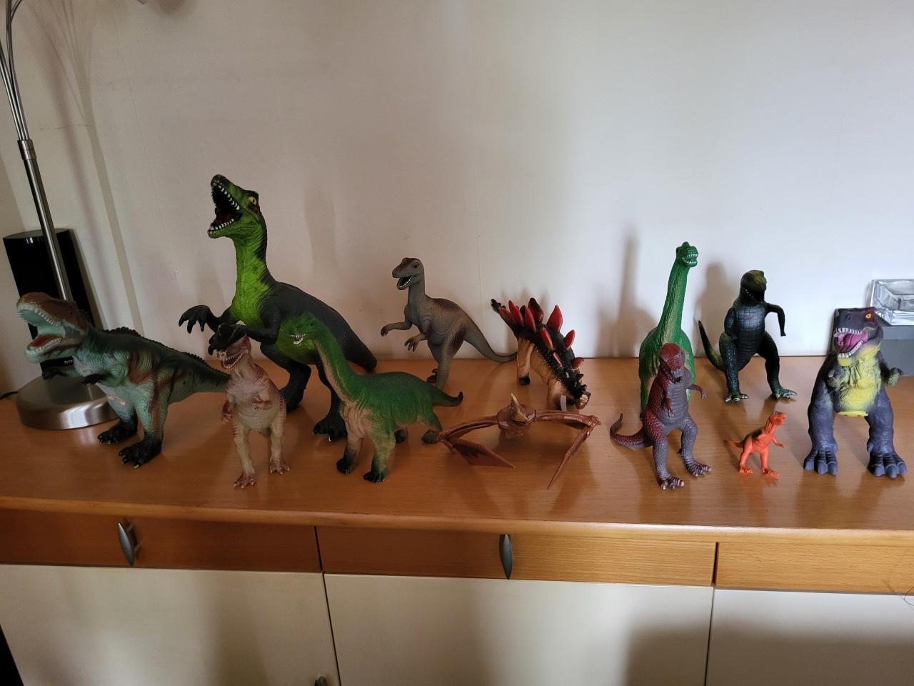 12 dinosaurussen