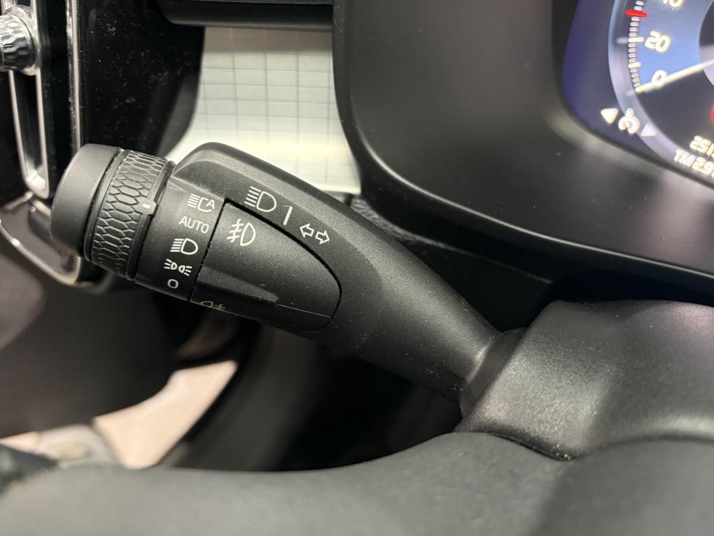 Volvo XC40 1.5 t4 plug-in hybrid plus dark