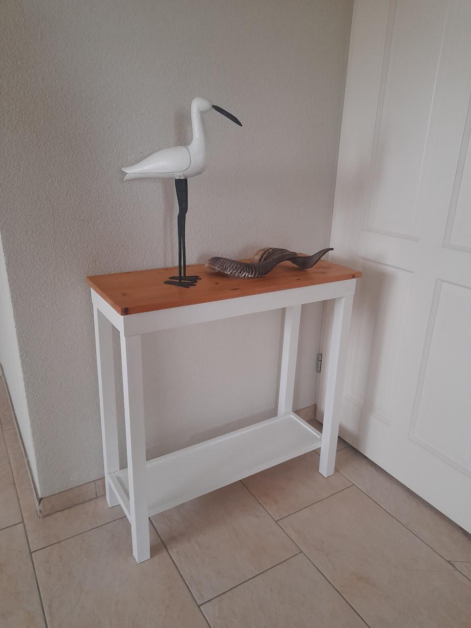 Side Table  30 x 75 x 75H ( in goede staat )