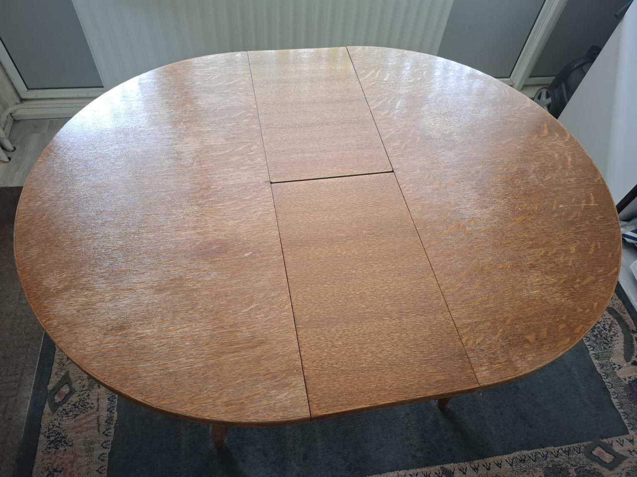 GRATIS RONDE UITSCHUIFBARE EETTAFEL