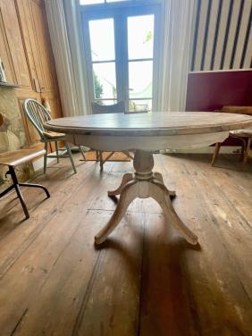 RONDE HOUTENTAFEL UITSCHUIFBAAR
