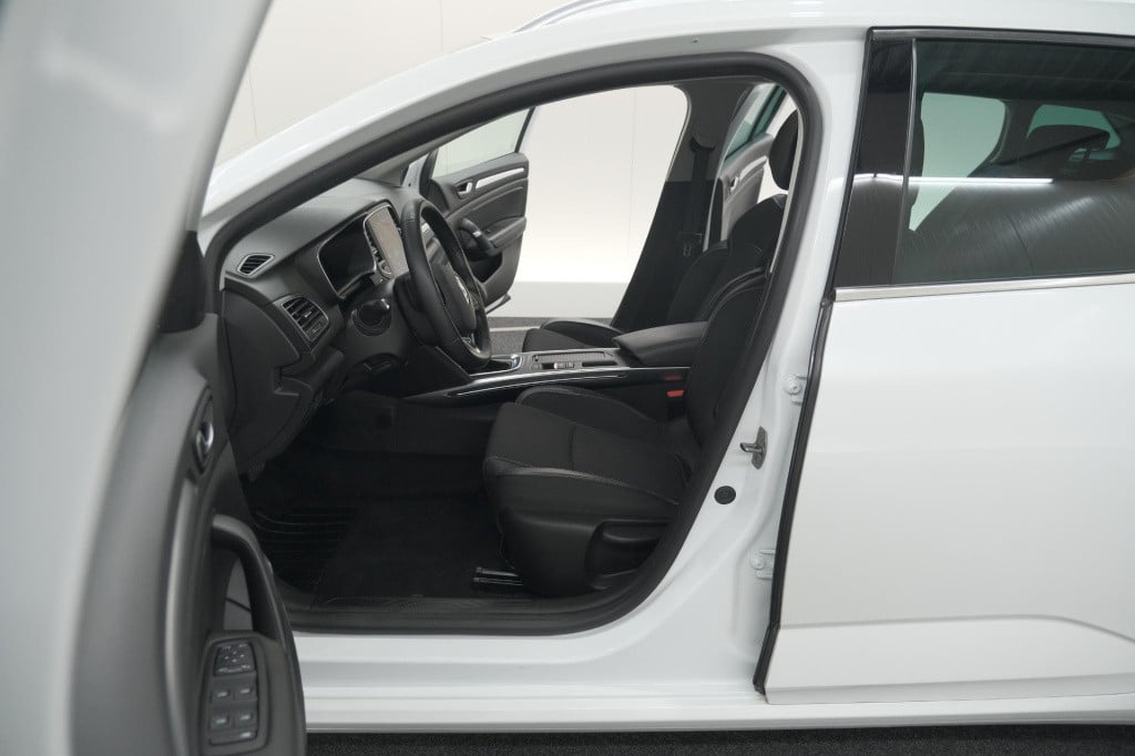 Renault Megane tce 140 edc techno | trekhaak | camera | navigatie | 9.3 inc