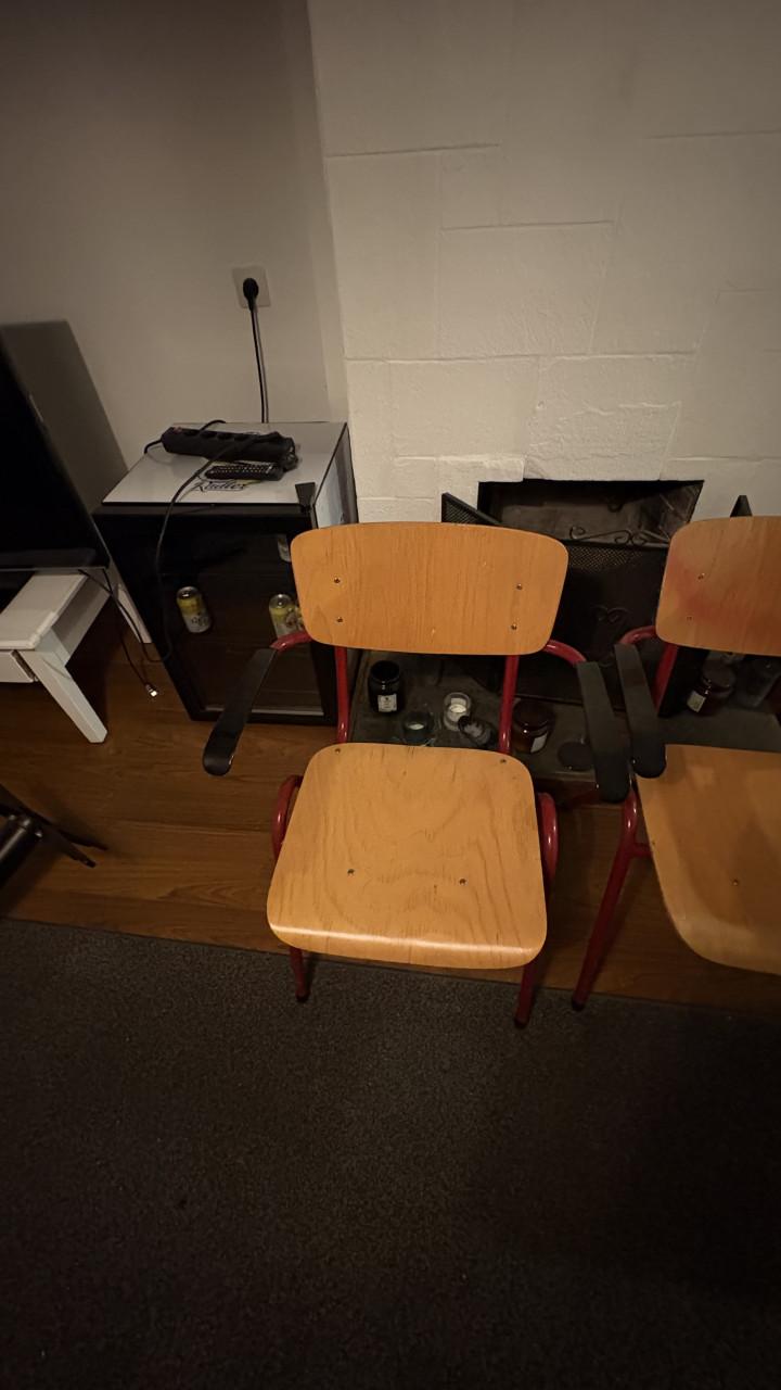 Opstapelbare stoelen kantine stoelen Schoolstoelen