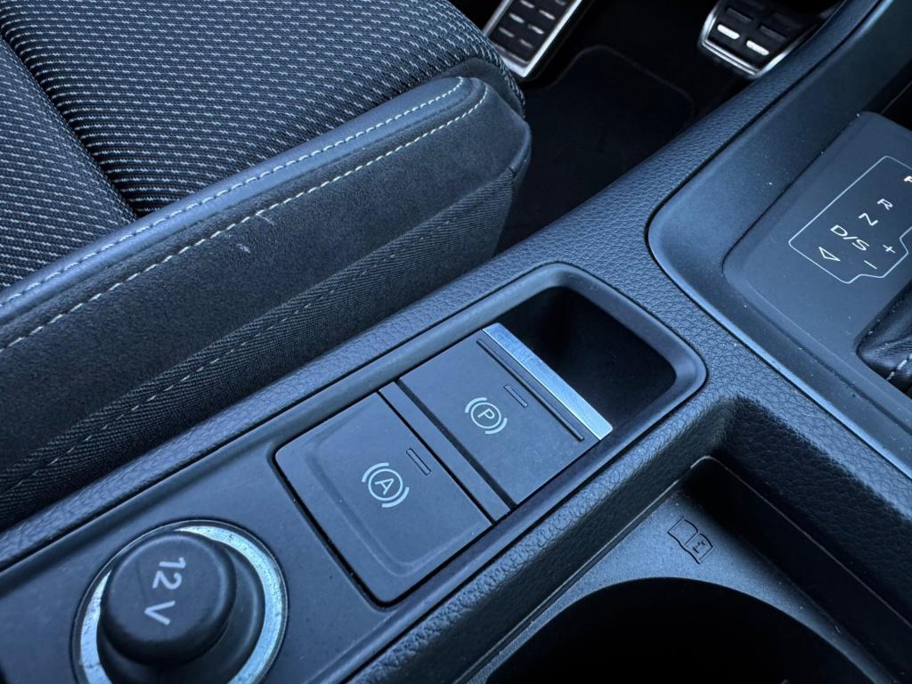 Audi Q3 35 tfsi 3x s-line* keyless * matrix led * camera * carplay