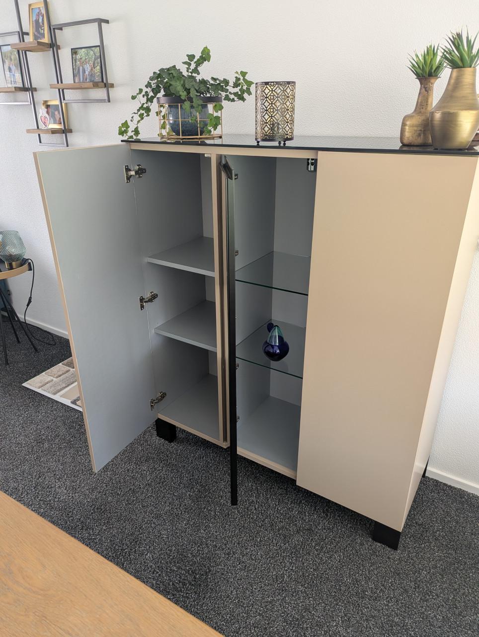 Dressette (kast) en TV-kast of hangpodium