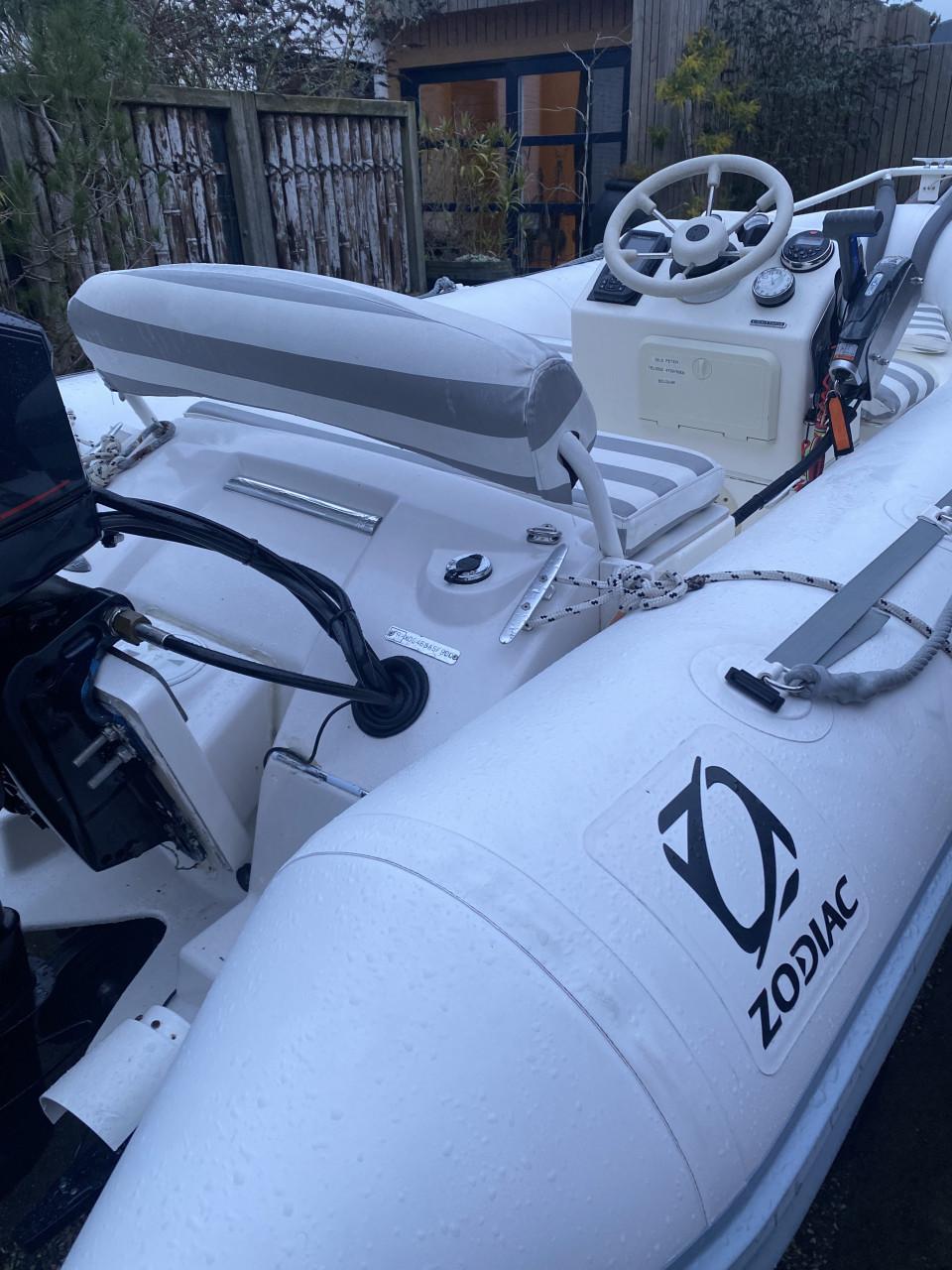 Zodiac Yachtline 420 met 40 pk evinrude E-TEC en RIBA trailer