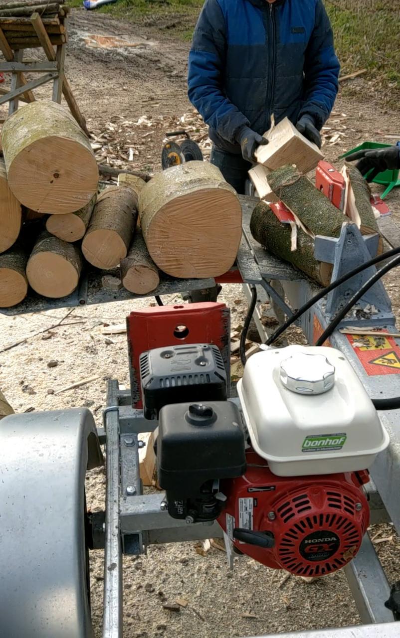 Dubbelwerkende houtklover/kliefmachine 20 ton te huur