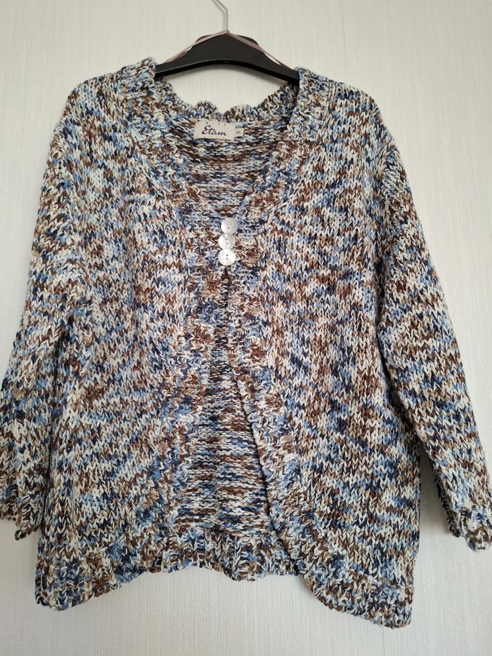 Miss Etam gemêleerd vestje, knoopsluiting en 3/4 mouw. XL