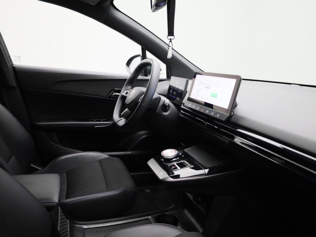 MG Mg4 64 kwh luxury | automaat | navigatie | climate control | apple carpl