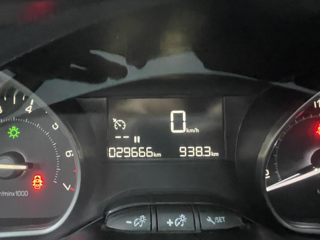 Peugeot 208 1.2 puretech signature