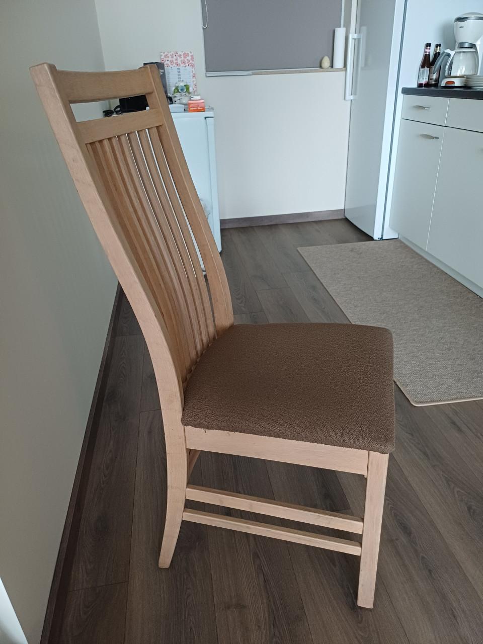 4 nette stoelen te koop