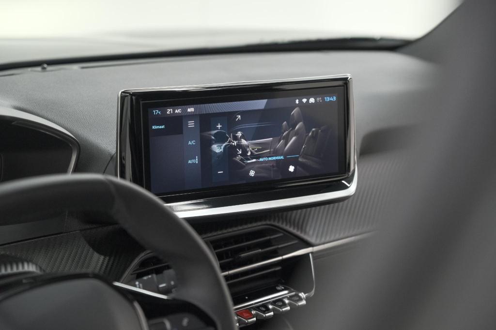 Peugeot 2008 puretech 100 allure | apple carplay | parkeersensoren | climat
