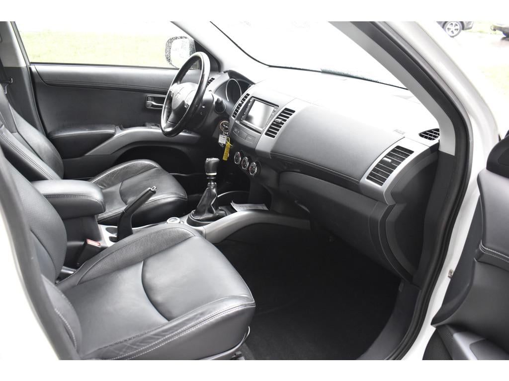 Mitsubishi Outlander outlander 2.2 di 4wd geel kenteken leder, navi, camera