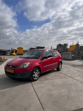 Ford Fiesta 1.3 8V 3DR 2006 Rood