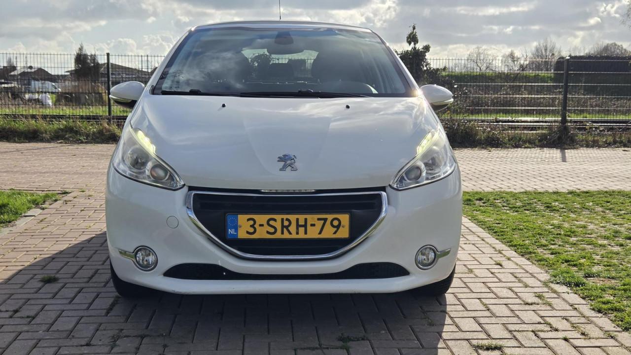 Peugeot 208 1.2 VTi Allure |PANO DAK|NIEUWE APK 03/27