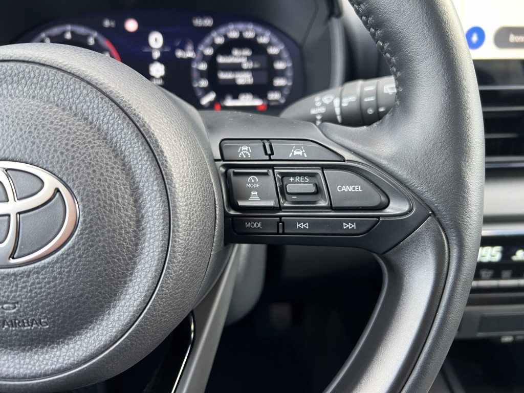 Toyota Yaris 1.5 hybrid 130 launch edition jbl audio | headup display | sto