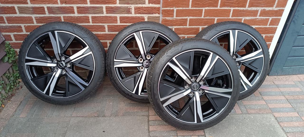 Originele Peugeot 308/Astra L 18inch exclusieve winterset.