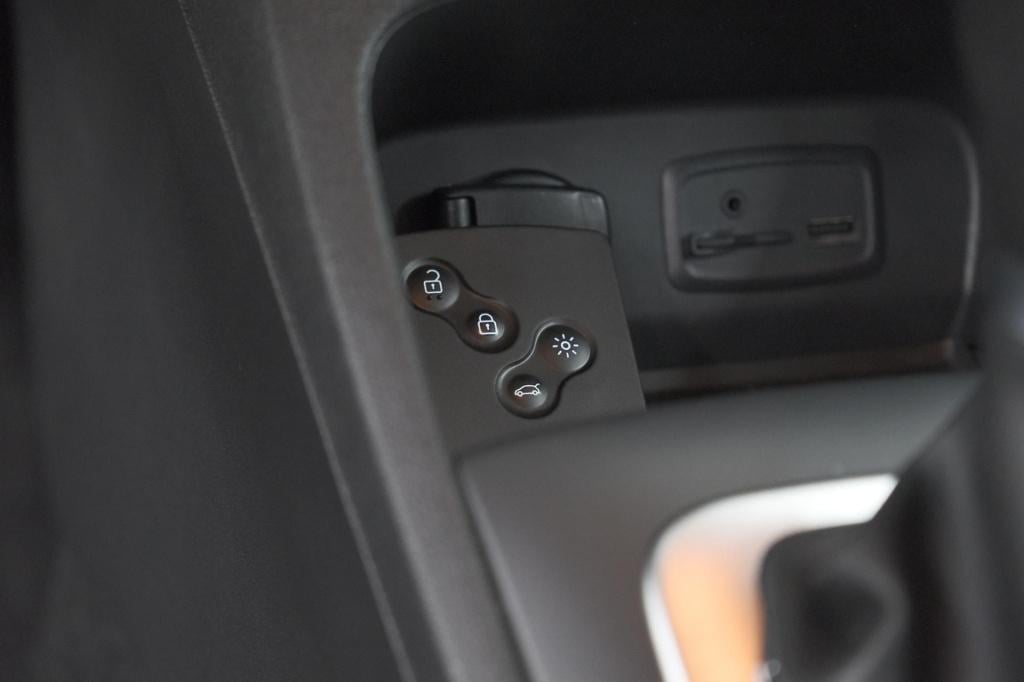Renault Captur tce 120 edc intens | camera | navigatie |  parkeersensoren |