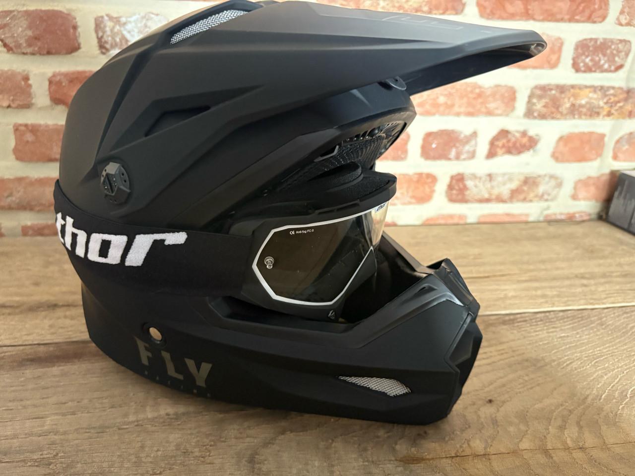Nieuw: Fly racing kinderhelm met bril maat 52-53