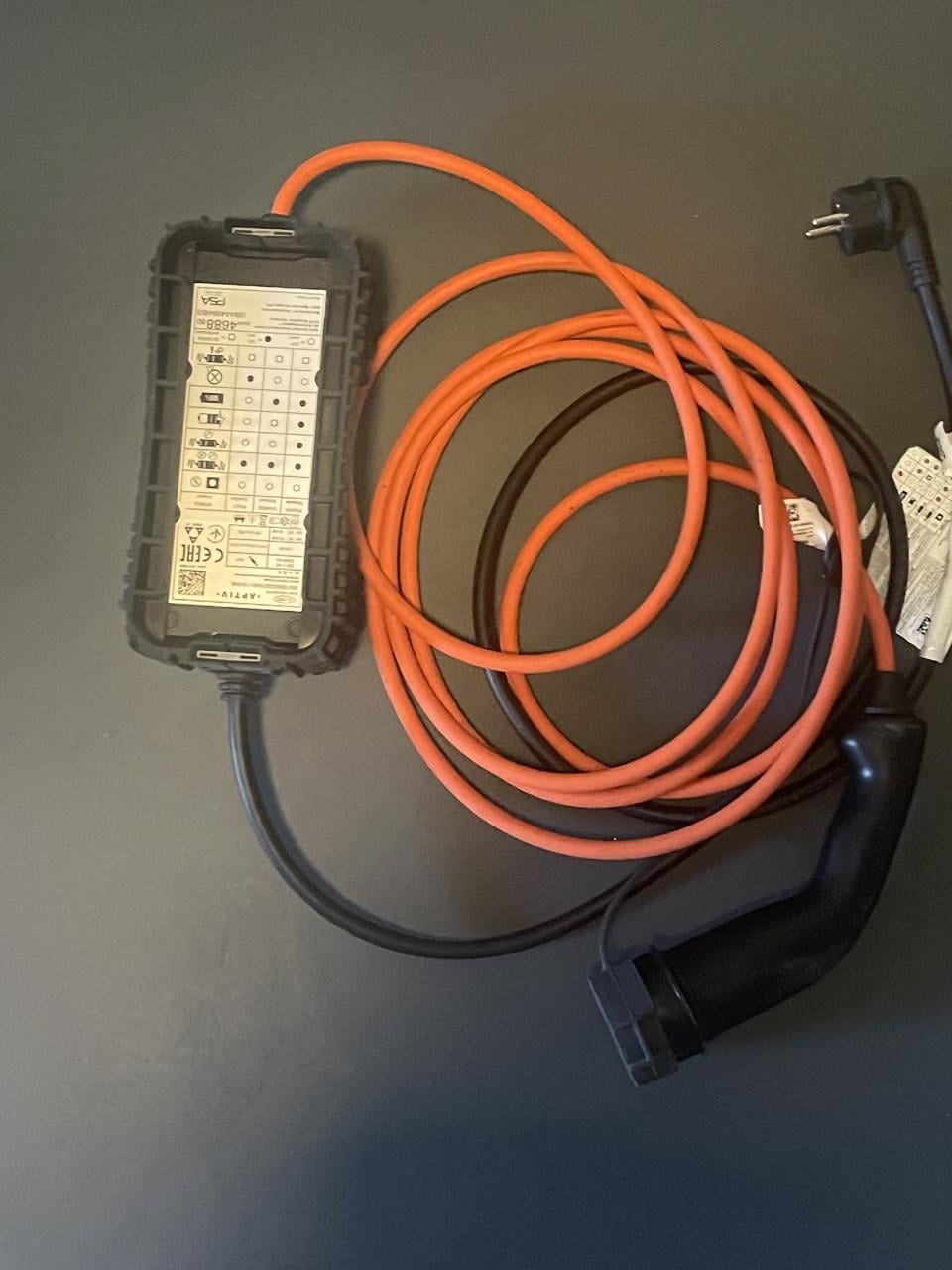 Laadkabel elektrische auto - op 220 stroom