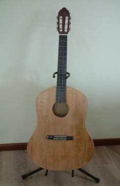 Zeldzame klassieke jumbo gitaar  nylon snaren  ceder boven blad