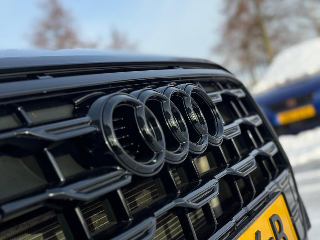 Audi Q2 1.5 tfsi *s edition . virtual * camera * black pack