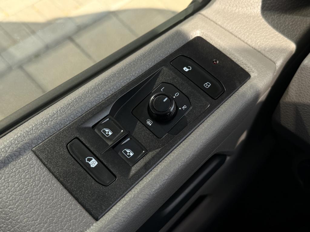 Volkswagen Transporter 2.0 tdi l2h1 28 comfortline t6 | 150pk | 6bak | navi