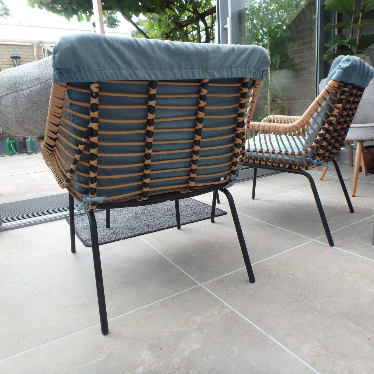 Rotan stoelen en tafel