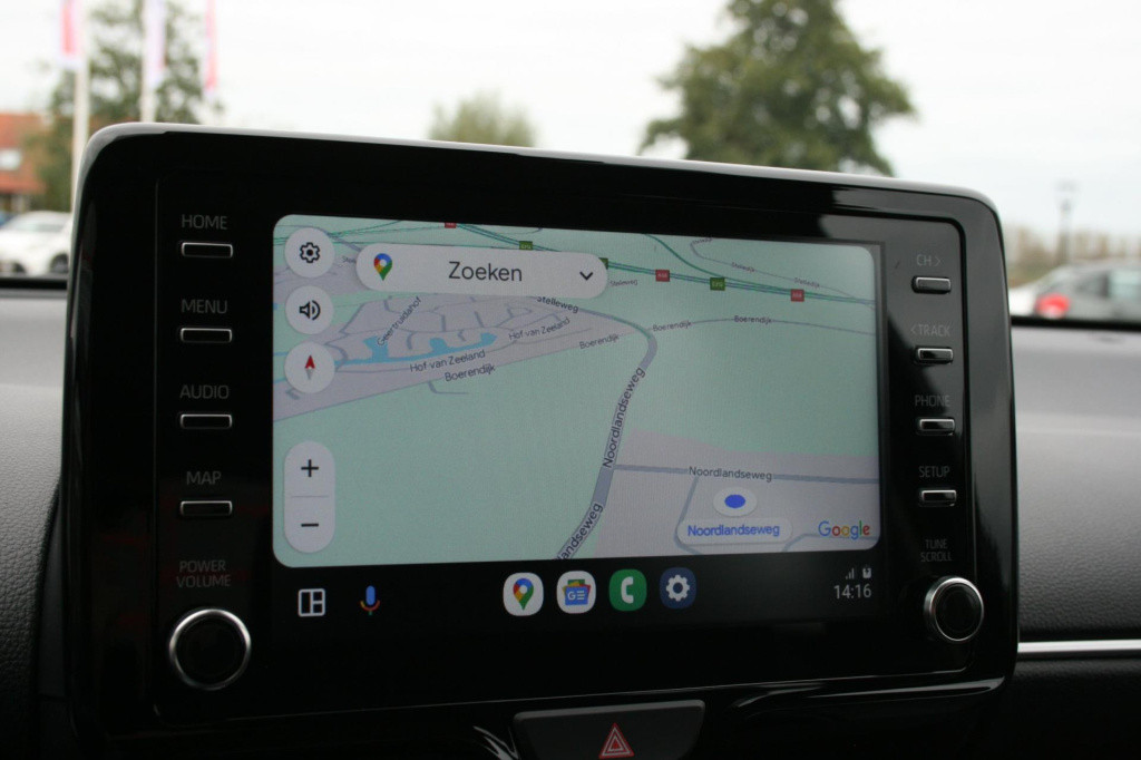 Mazda 2 Hybrid 1.5 centre-line