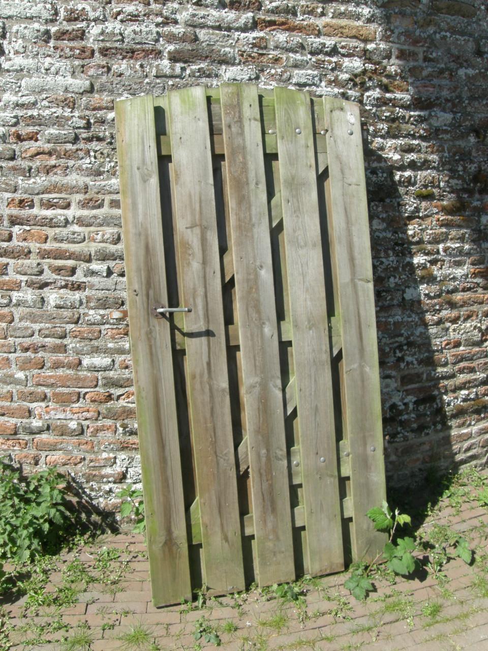 Houten tuinpoort € 25,00