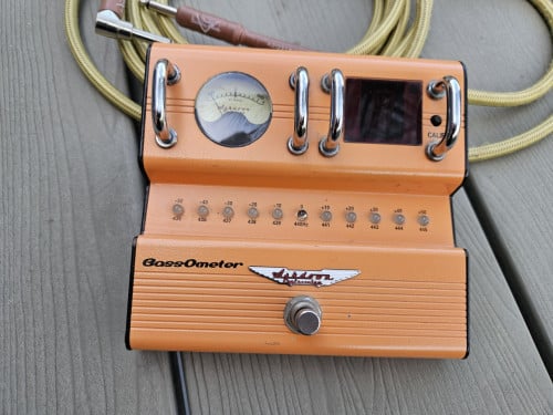 Werkende Ashdown BassOmeter voor bas/gitaar met de iconische VU-meter...