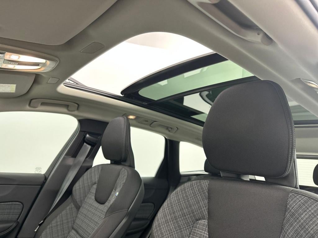 Volvo XC60 t6 398pk recharge bright| achteruitrijcamera| trekhaak| pano|