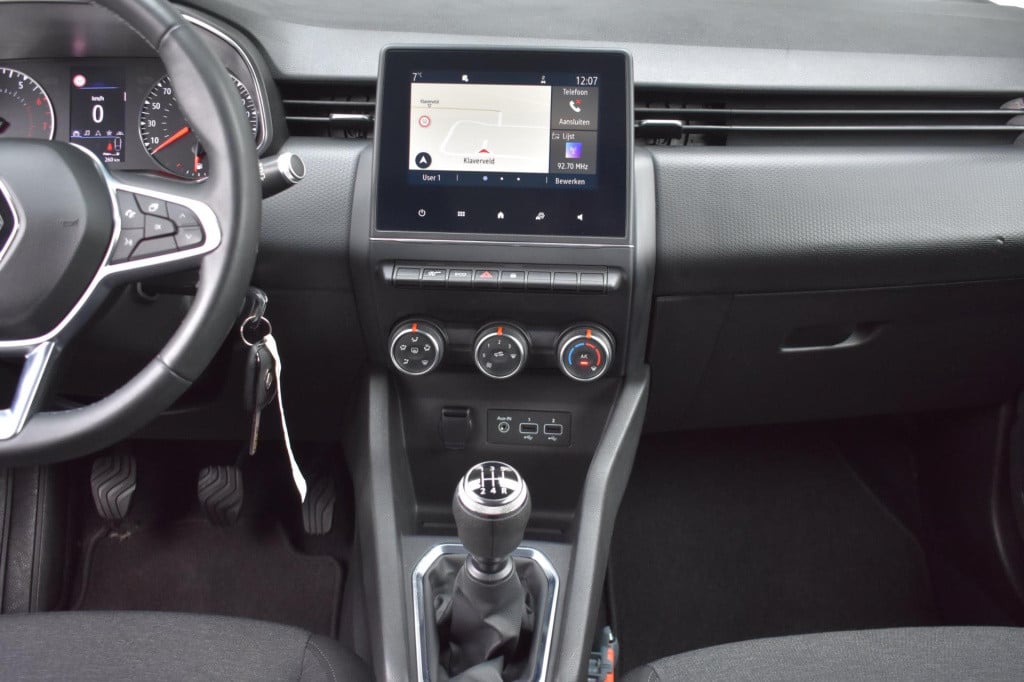 Renault Clio 1.0 tce | parkeersensoren | navigatie | dealer onderhouden | c