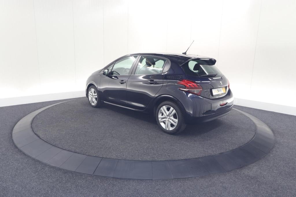 Peugeot 208 puretech 82 signature | allseason banden | navigatie | parkeers