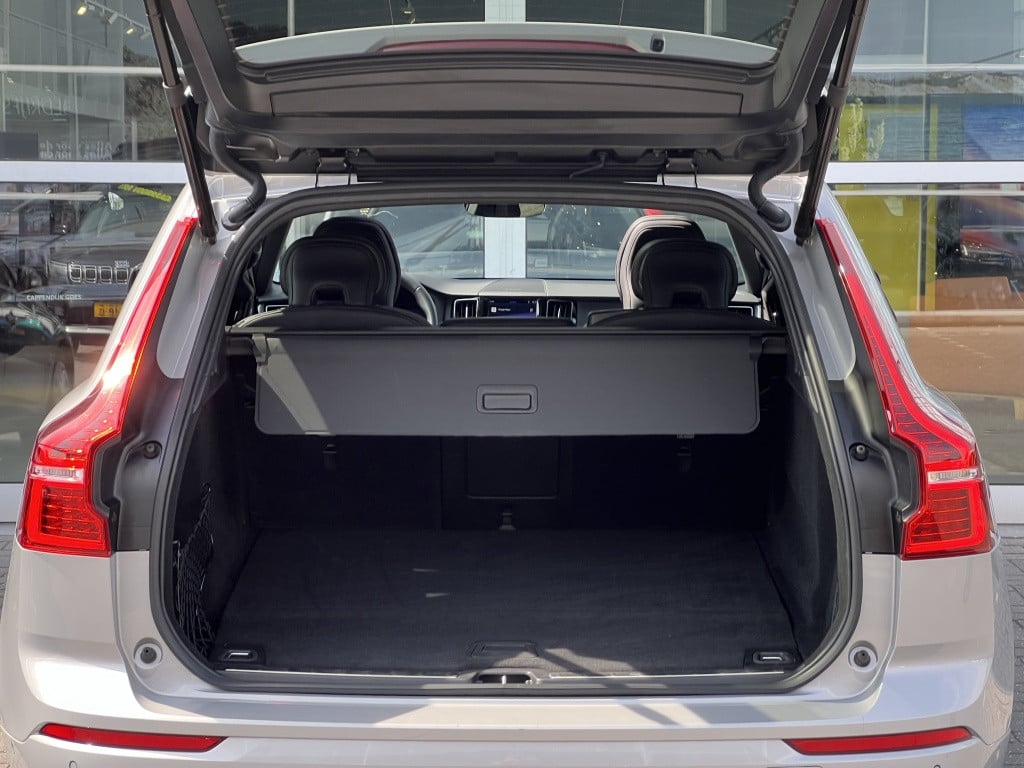 Volvo XC60 t6 340pk recharge r-design| luchtvering| panodak| adap.cruise| 3