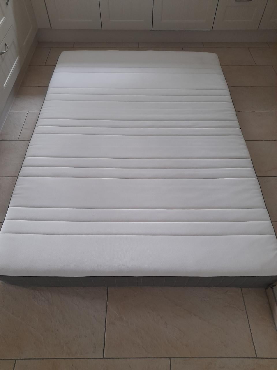Schoon net matras 140 x 200 x 18 dik (in goede staat )