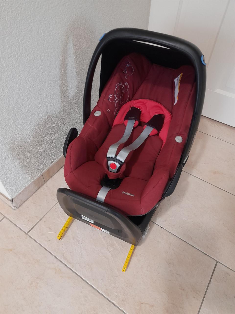 Maxi cosi pebble set met iso fix van 0/9 mnd en 9/18kg (in goede nette