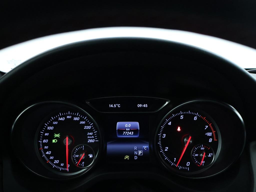 Mercedes-Benz Gla-klasse 180 business solution amg | cruise control | amg l