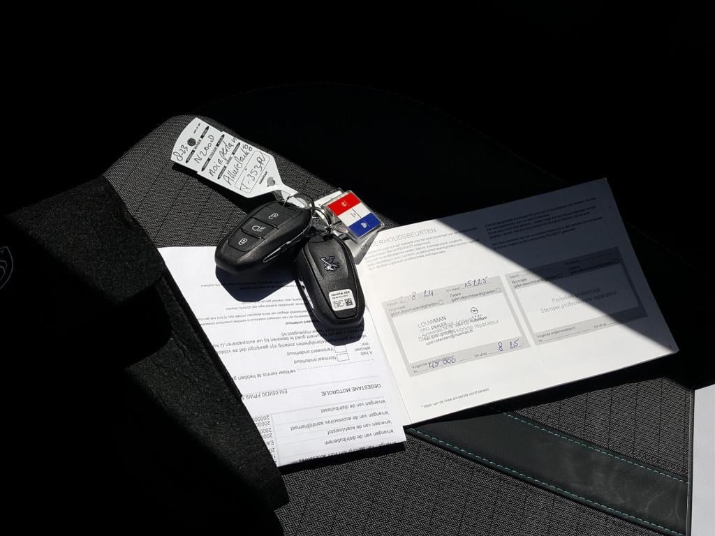 Peugeot 2008 allure pack 1.2-100pk navigatie | keyless entry | applecarplay