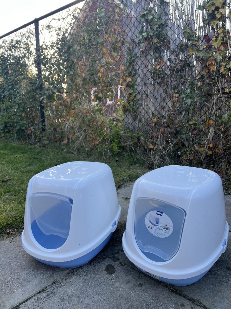 2 kattenbakken z.g.a.n.