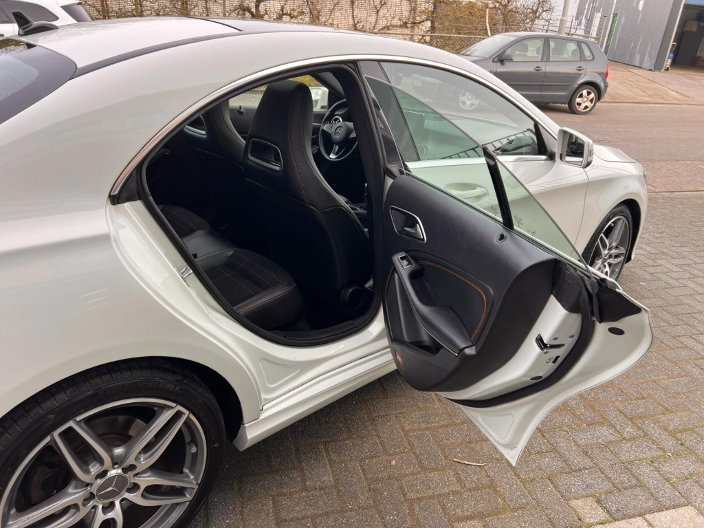 Mercedes-Benz Cla 180 business solution amg