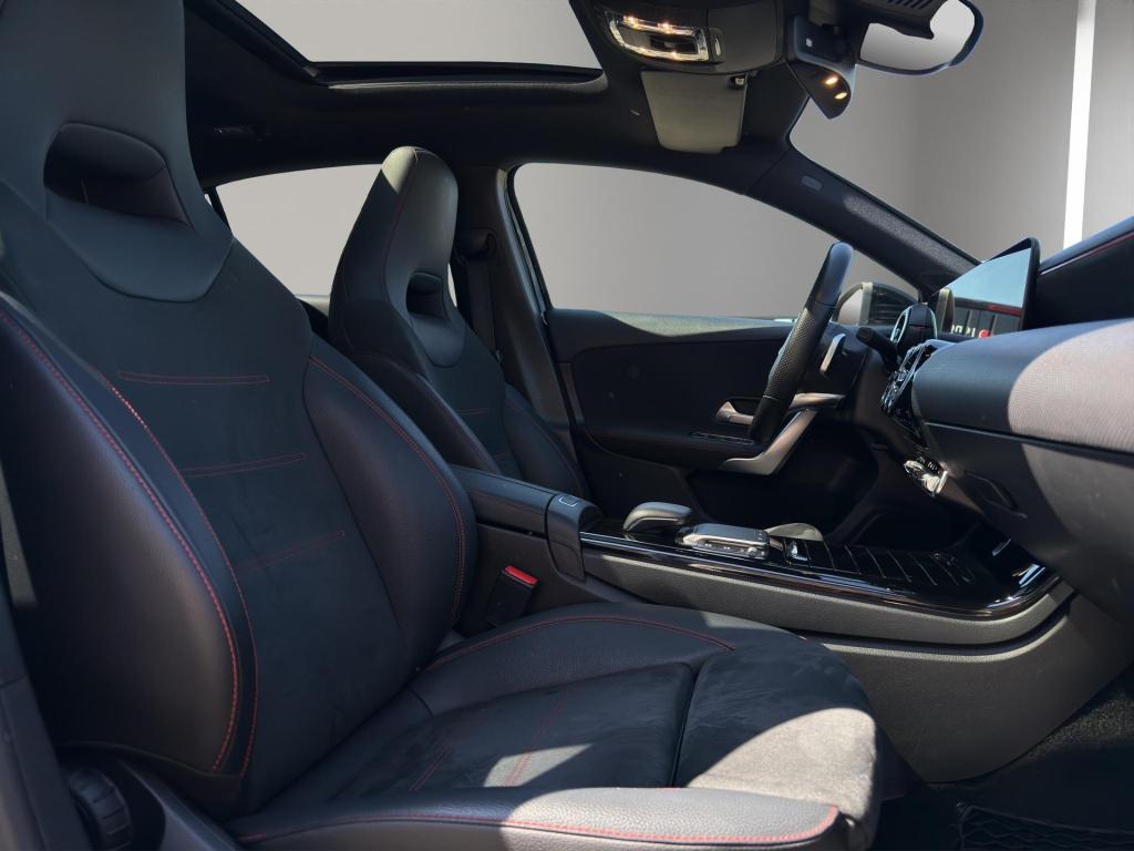 Mercedes-Benz A-Klasse 180 business solution amg pano | stoelverwarming | 1