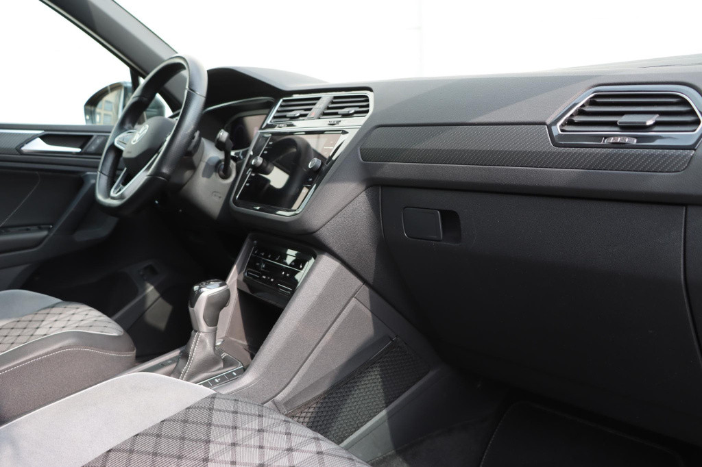 Volkswagen Tiguan 1.4 tsi ehybrid r-line business + 245pk dsg6