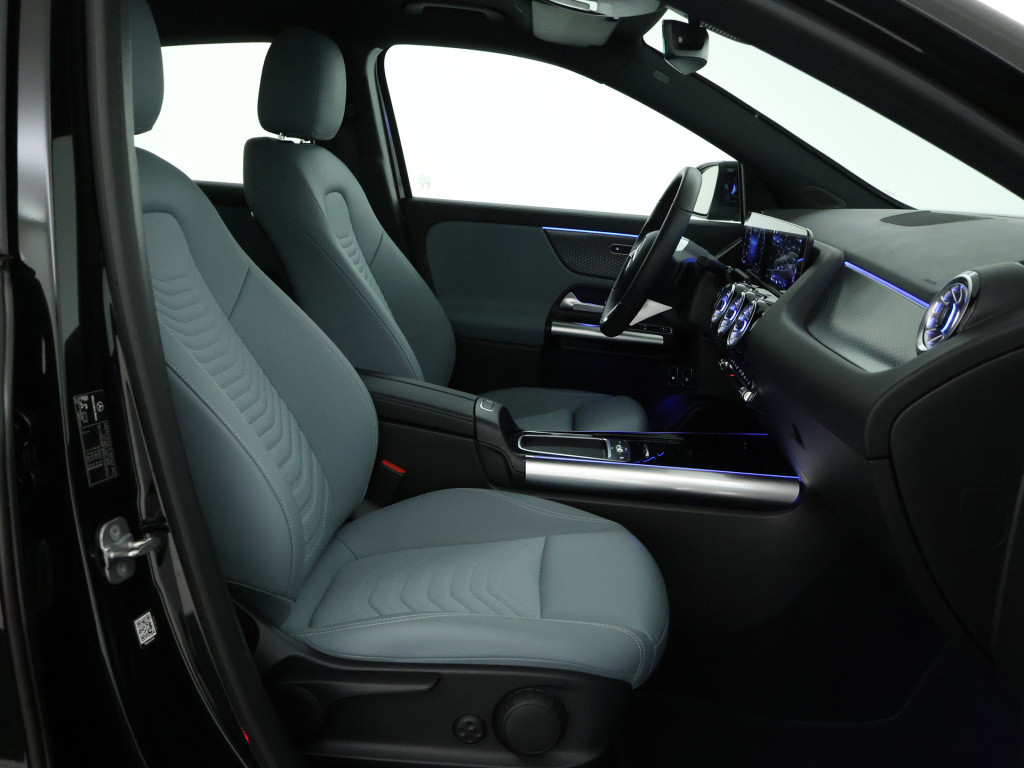 Mercedes-Benz Gla-klasse 250 e face lift plug-in hybride | dodehoek assist 