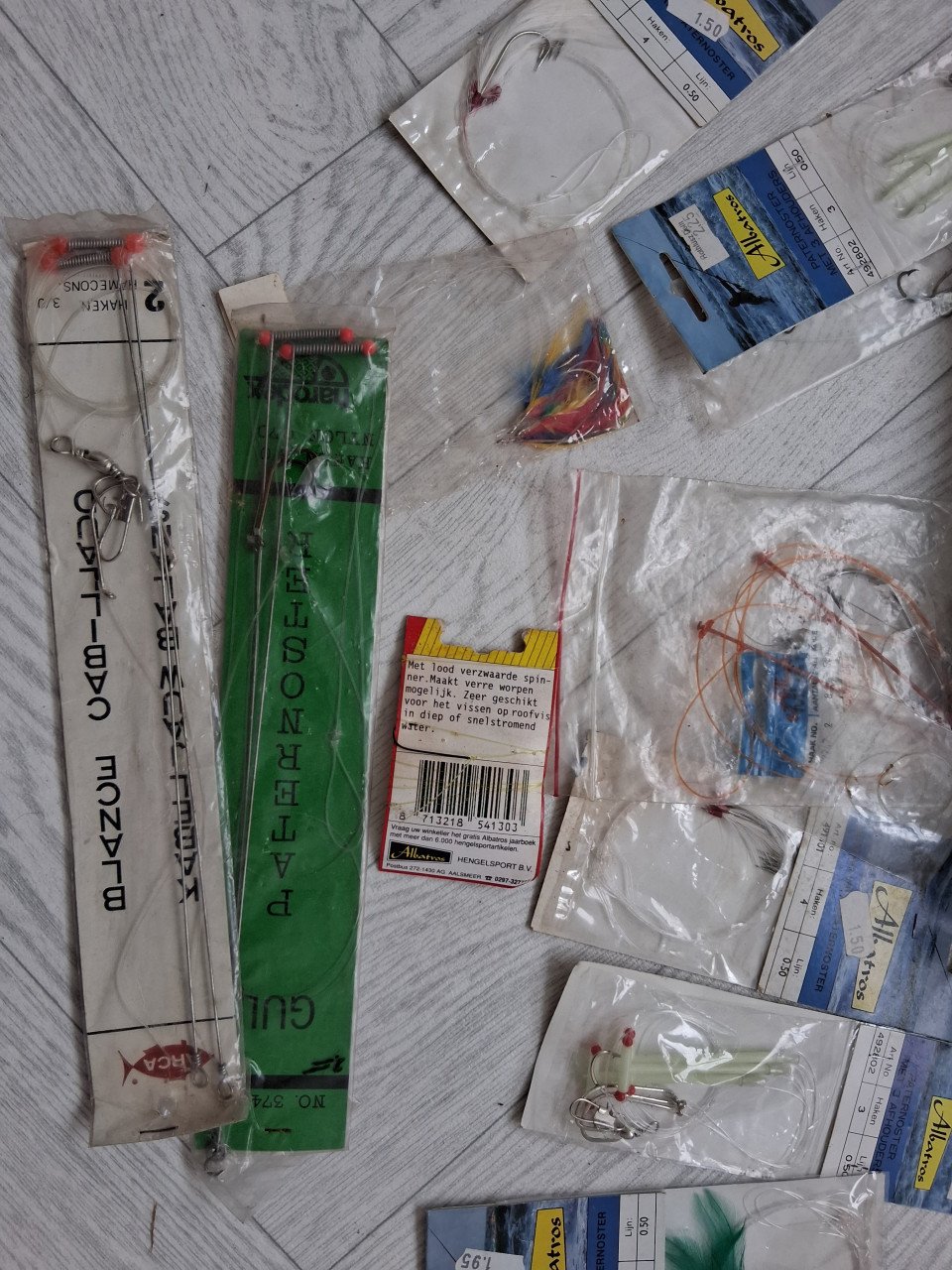 Werp hengel met molen , vis koffer met spullen