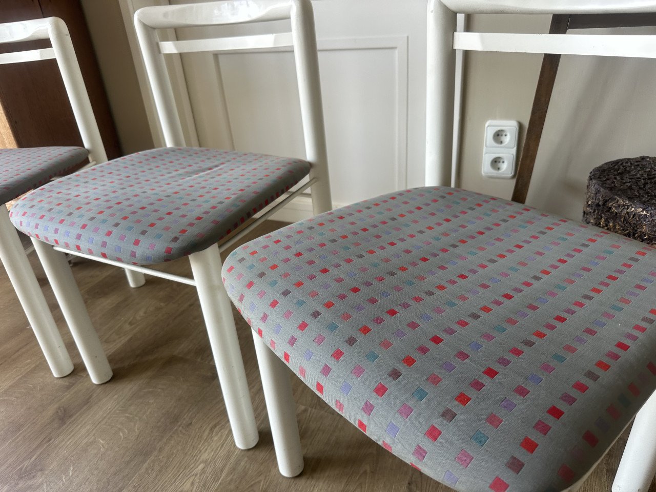 4 stijlvolle, strakke eetkamerstoelen. Grijsblauw.