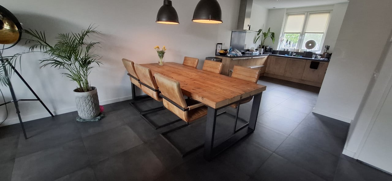 Eettafel met 6 stoelen