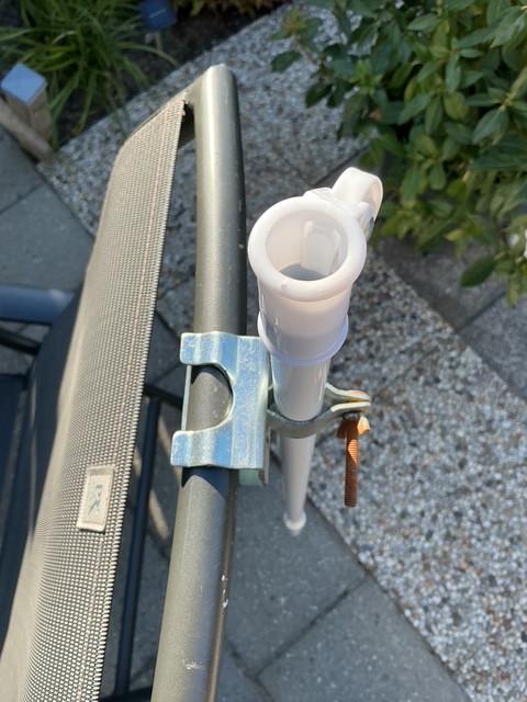 Nieuw: Tafel/stoel/balkonklem voor kleine parasols!
